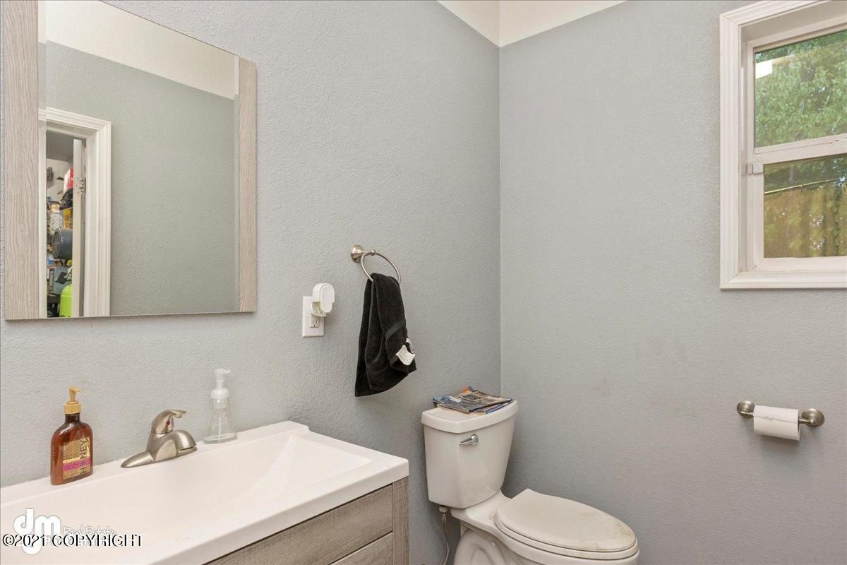4001 E Ruth Dr, Wasilla, AK 99654